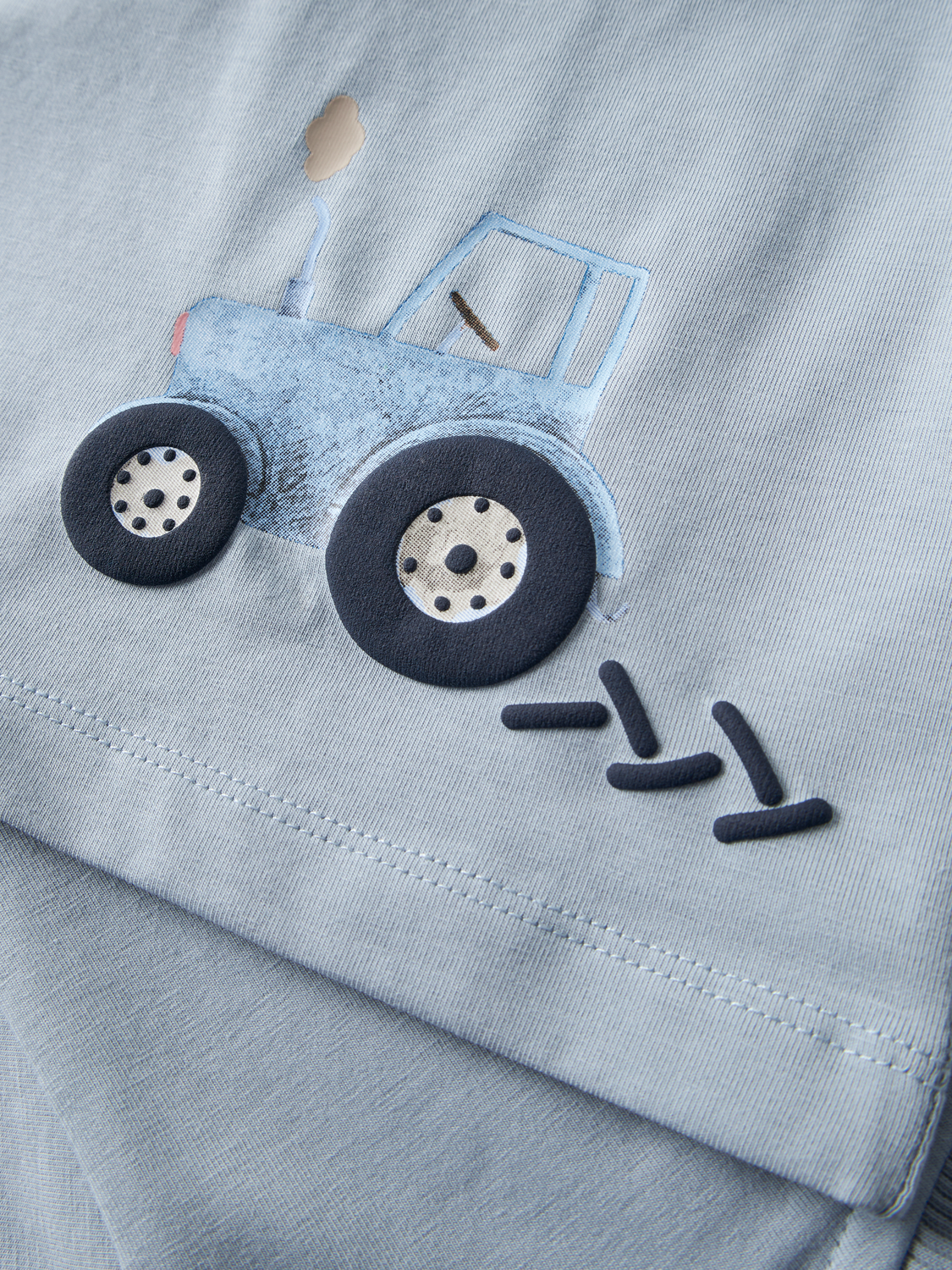 model_shot-front_full