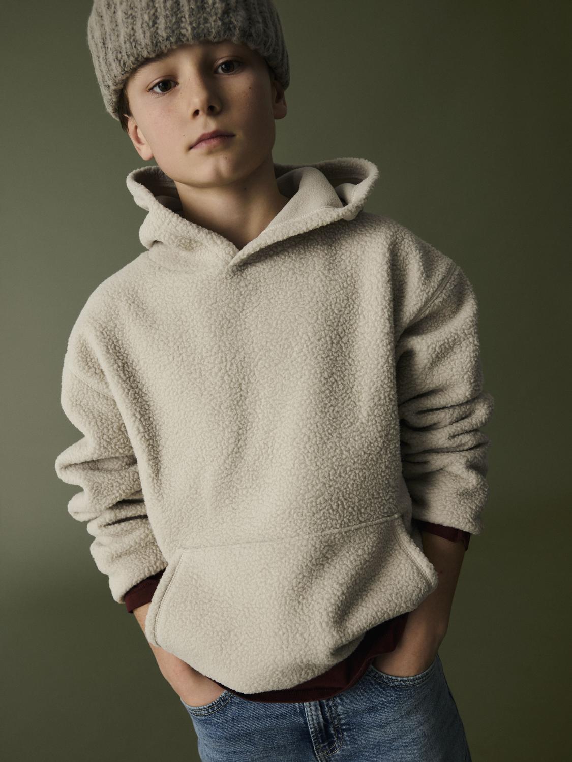 model_shot-creative