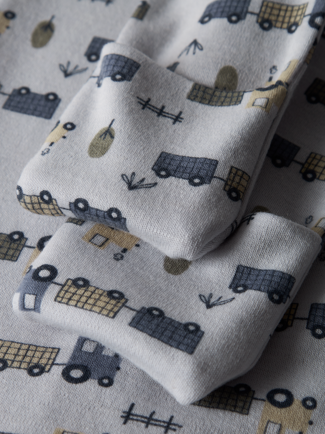 model_shot-front_full