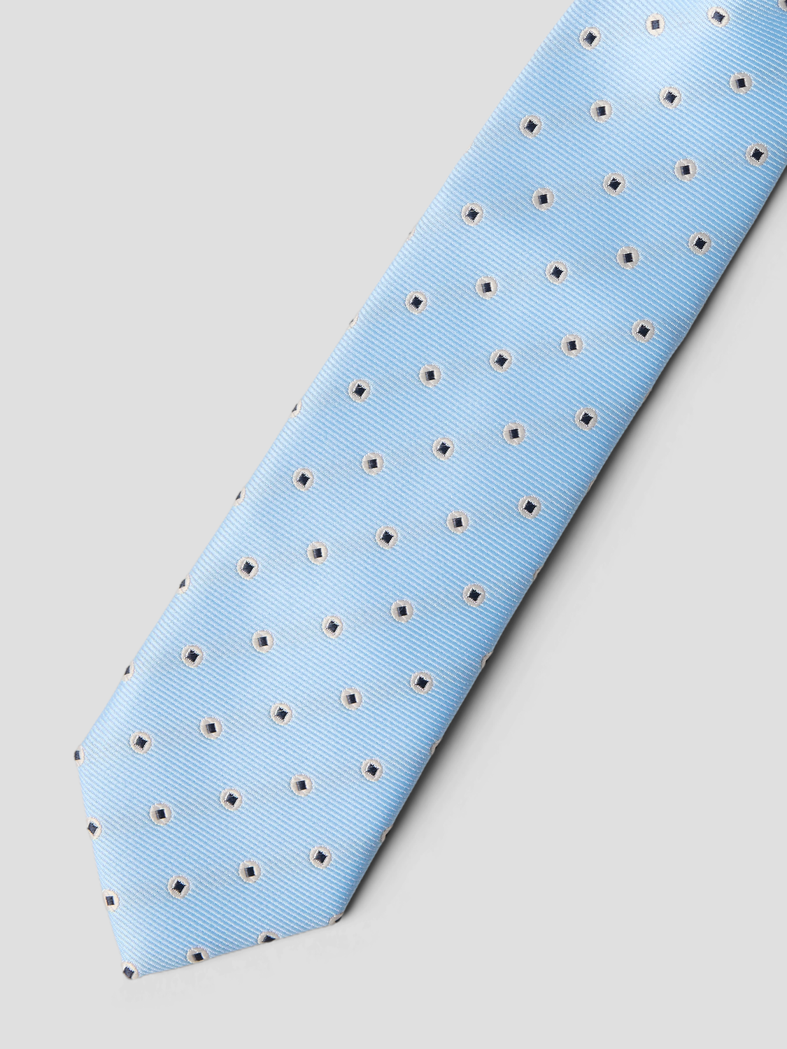 model_shot-front_full