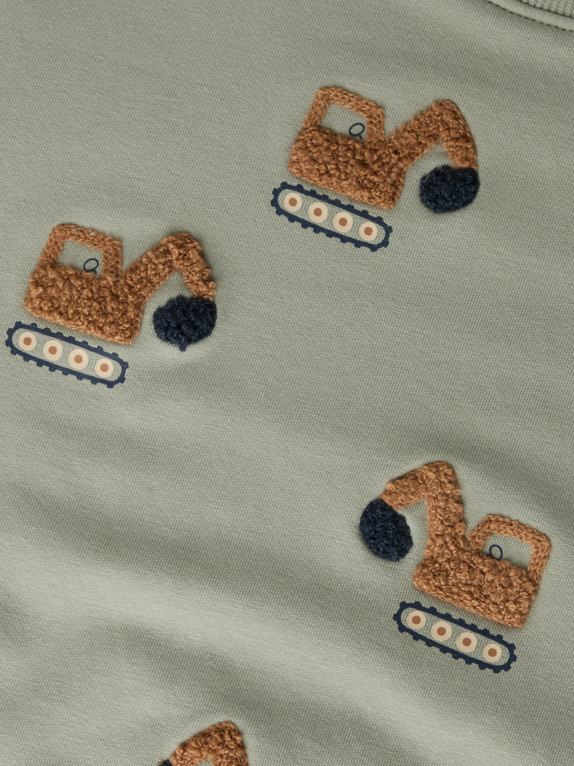 model_shot-front_full