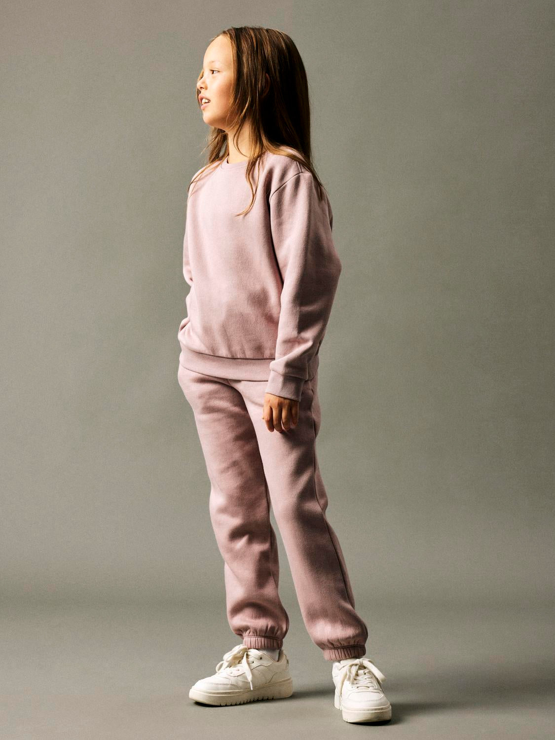model_shot-creative