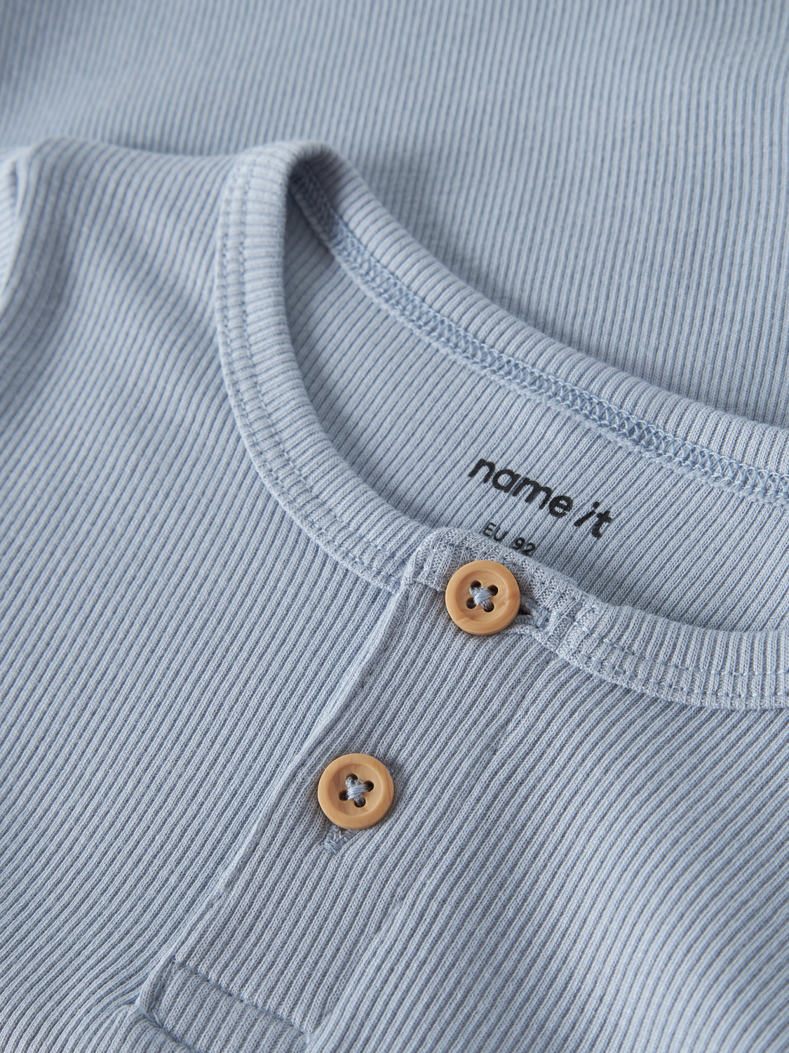 model_shot-front_full