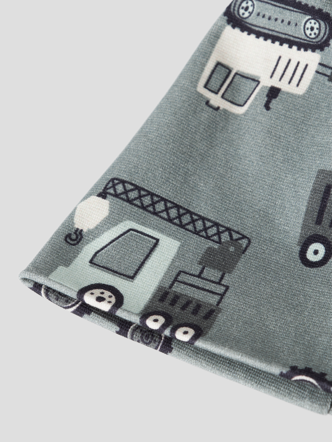 model_shot-front_full