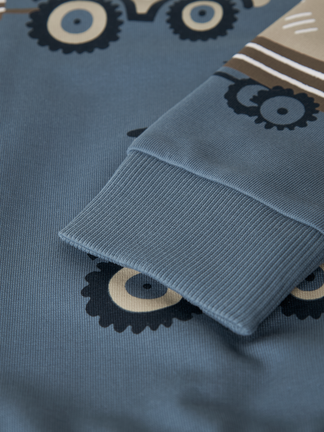 model_shot-front_full