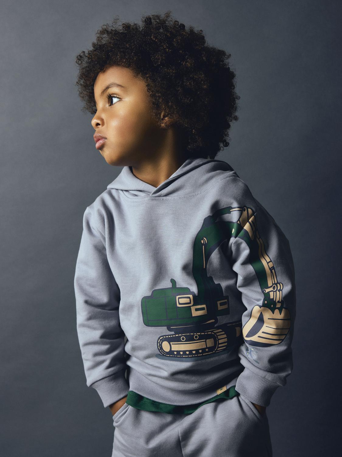 model_shot-creative