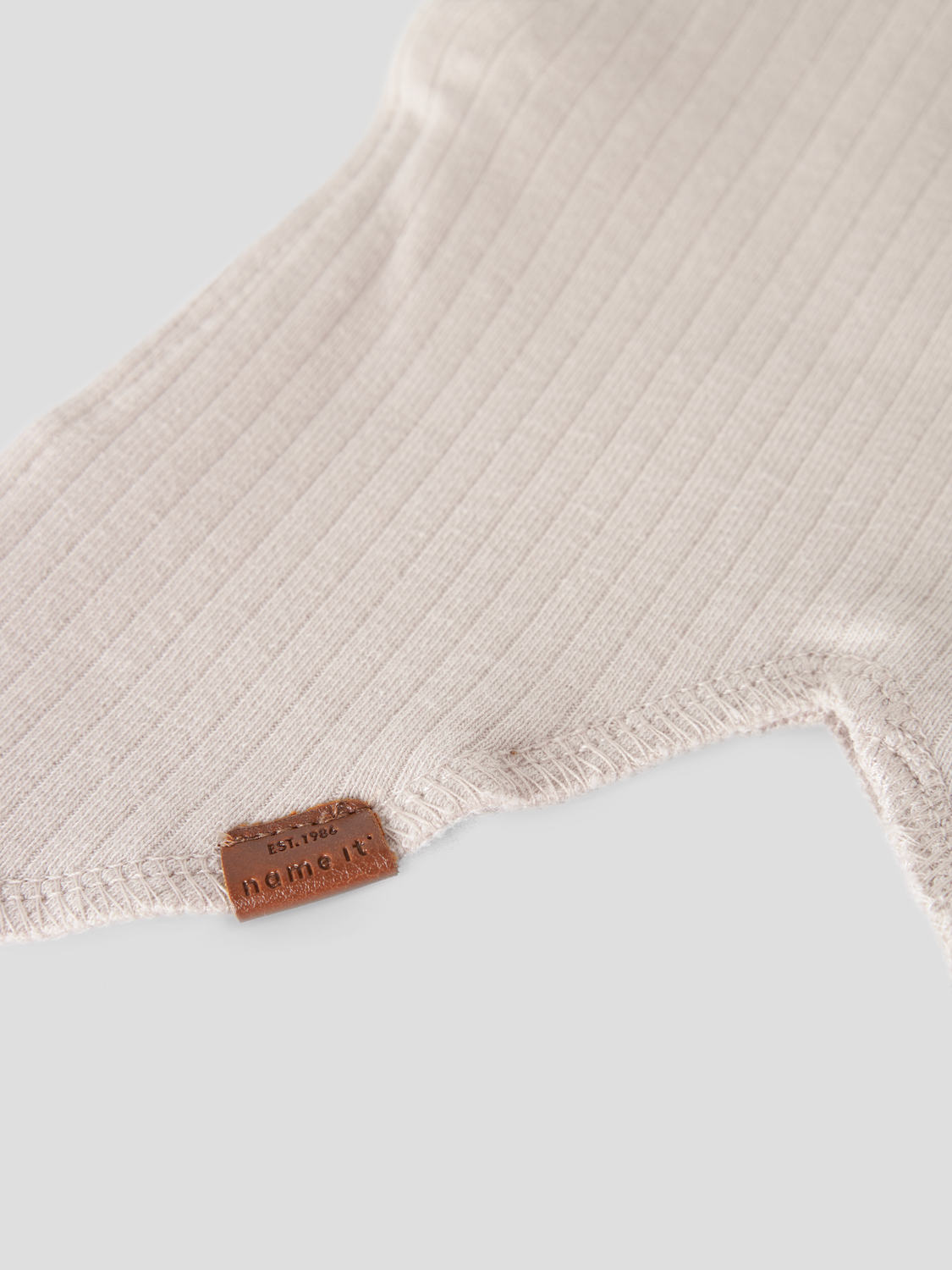 model_shot-front_full