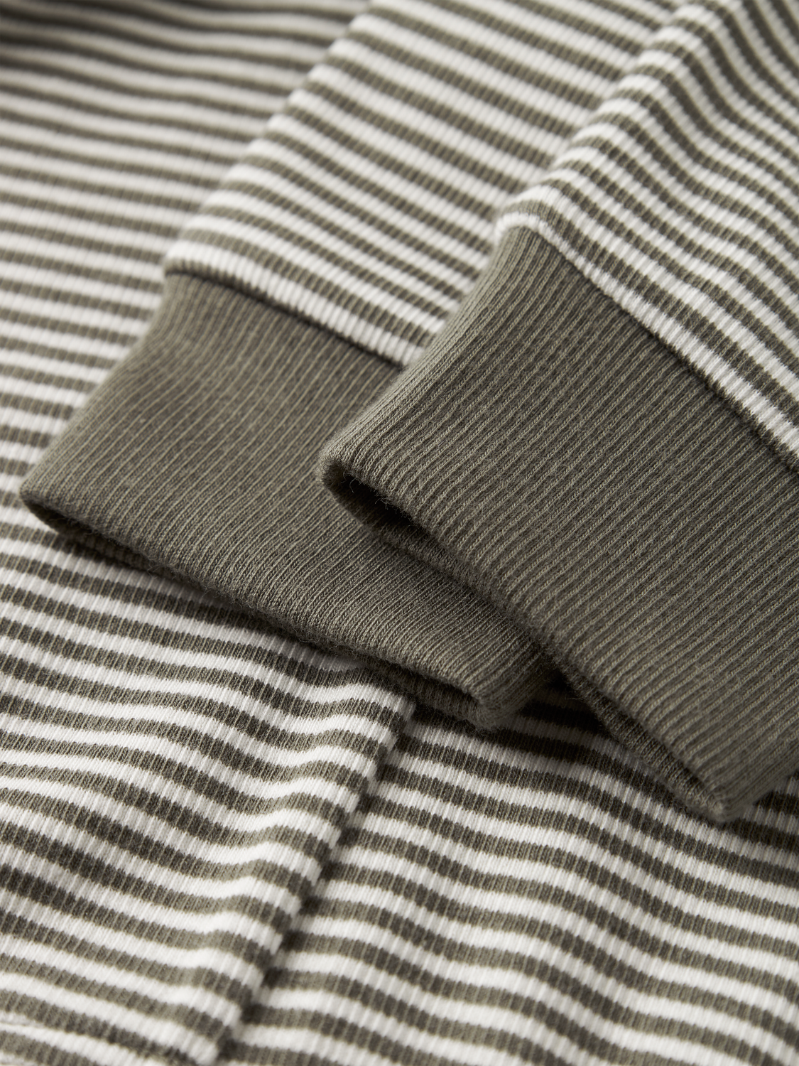 model_shot-front_full