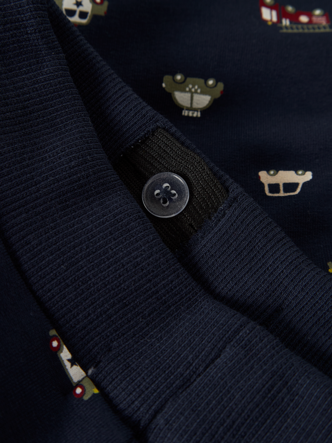 model_shot-front_full