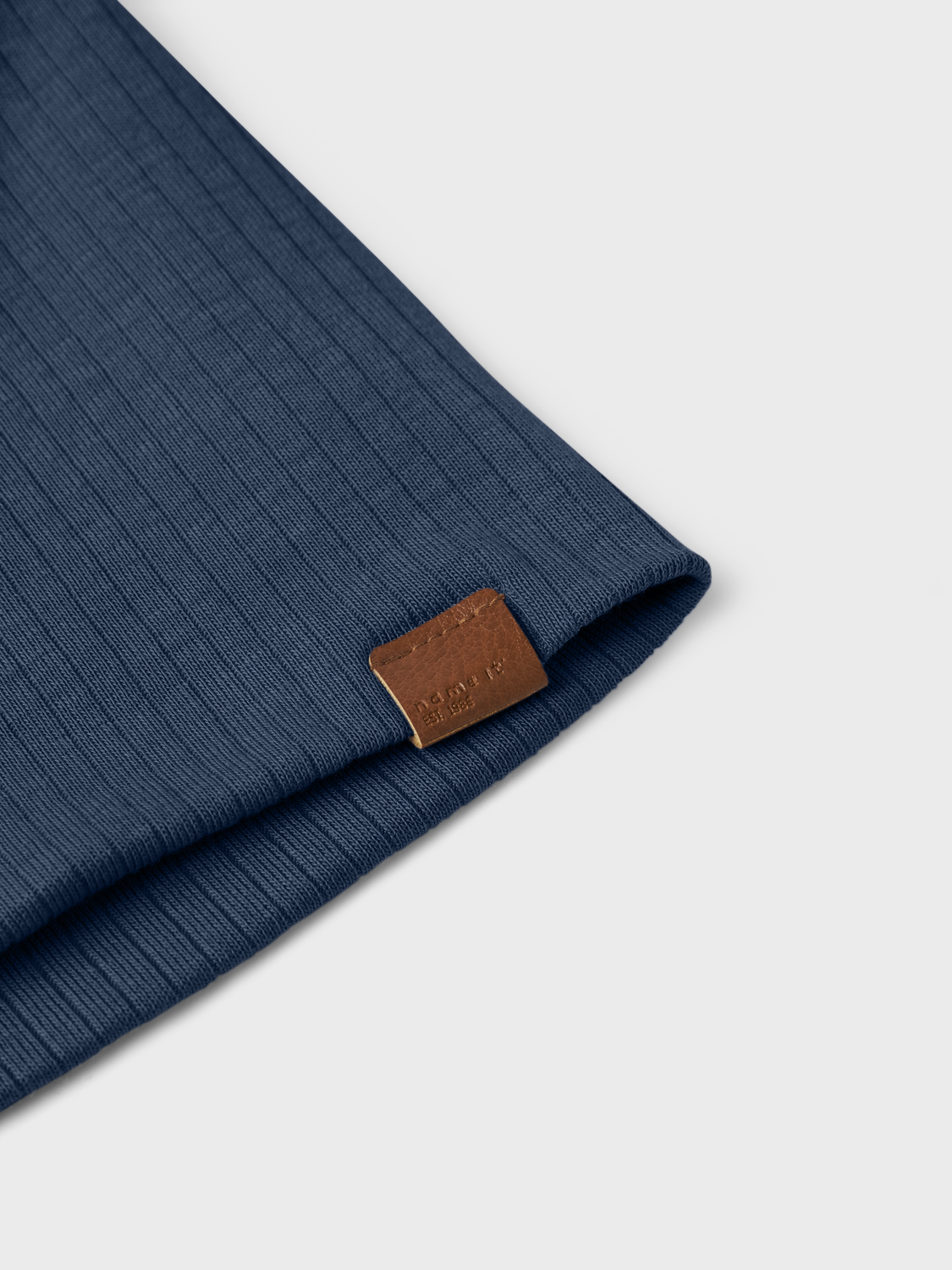 model_shot-front_full