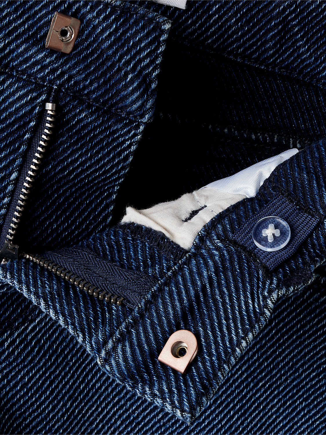 model_shot-front_full