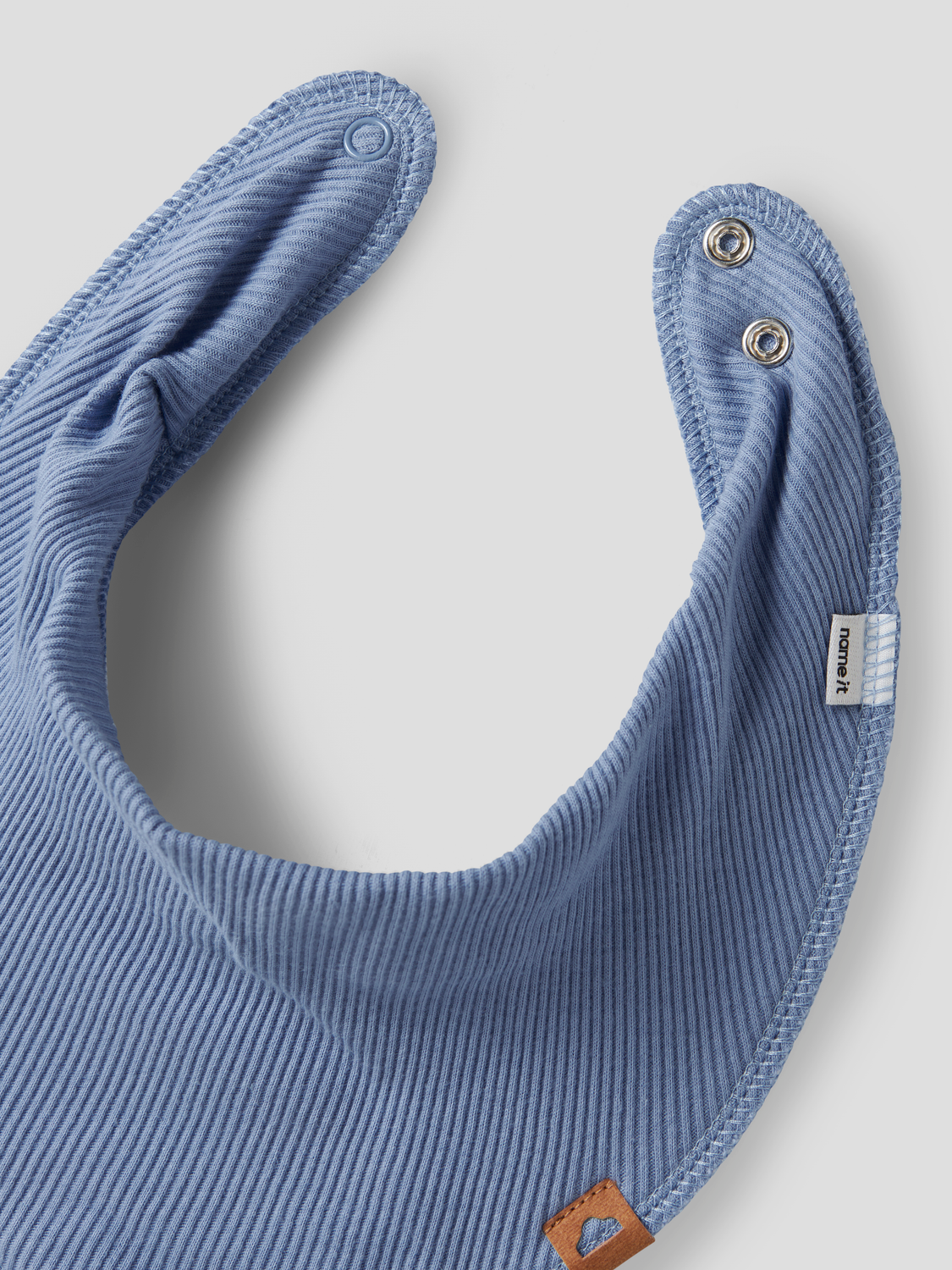 model_shot-front_full