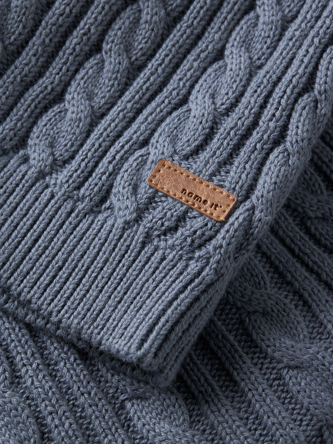 model_shot-front_full