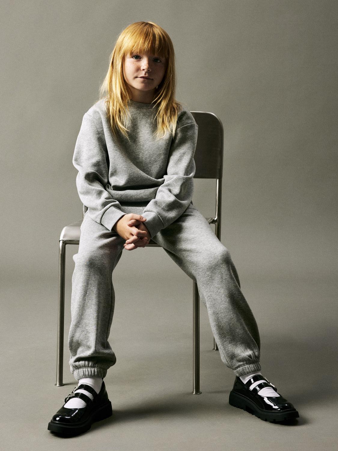 model_shot-creative