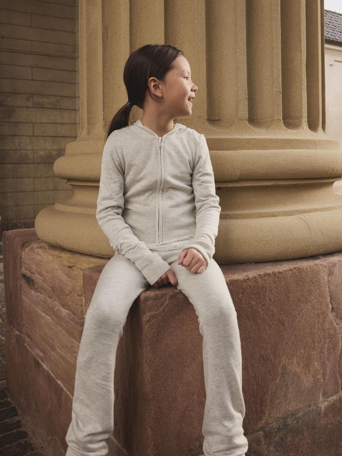 model_shot-creative