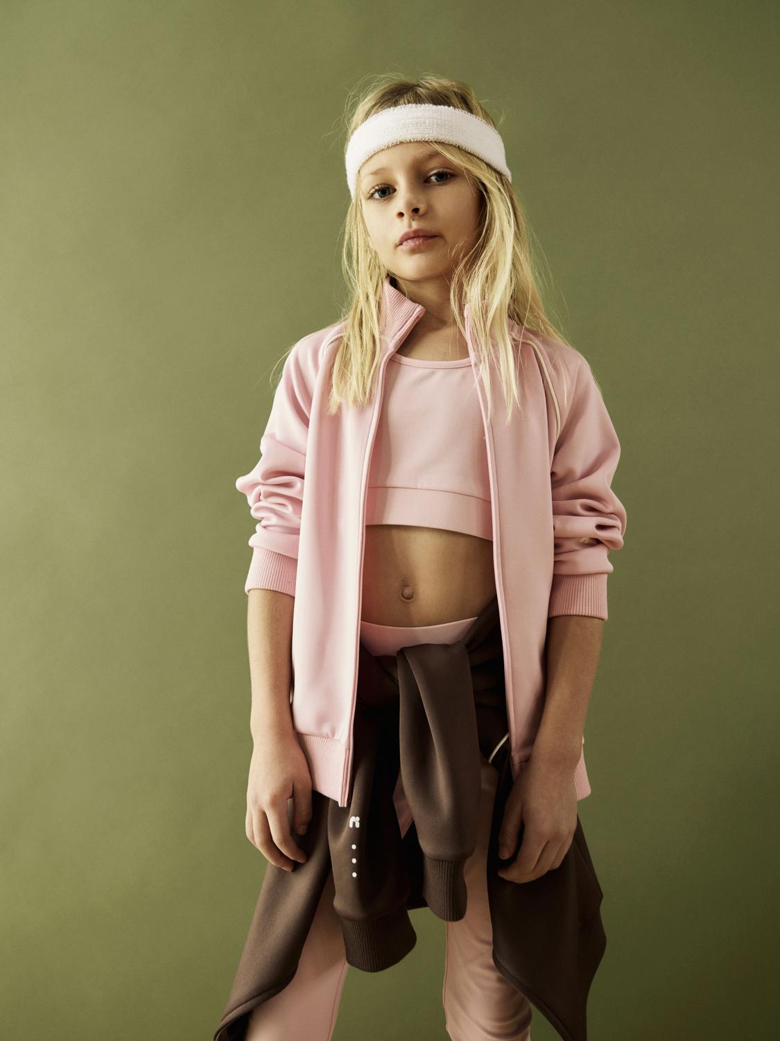 model_shot-creative