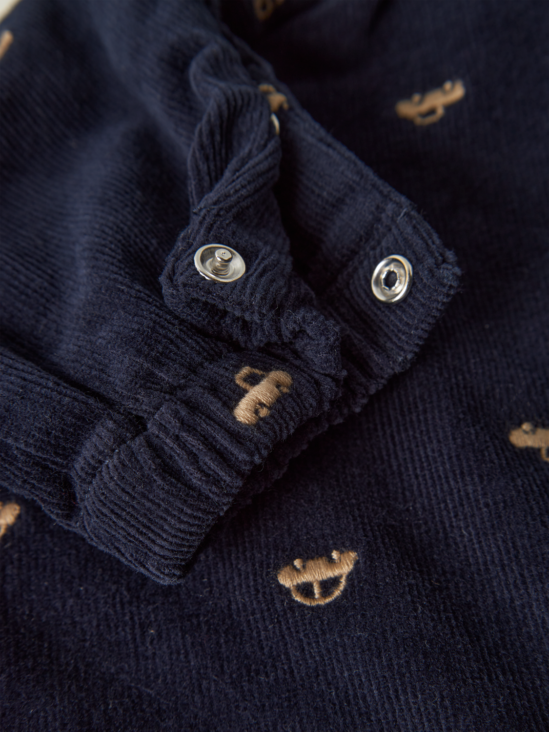 model_shot-front_full